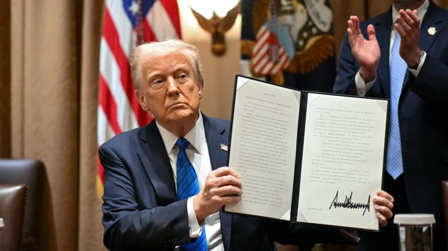 Trump elimina cheques en papel del Tesoro