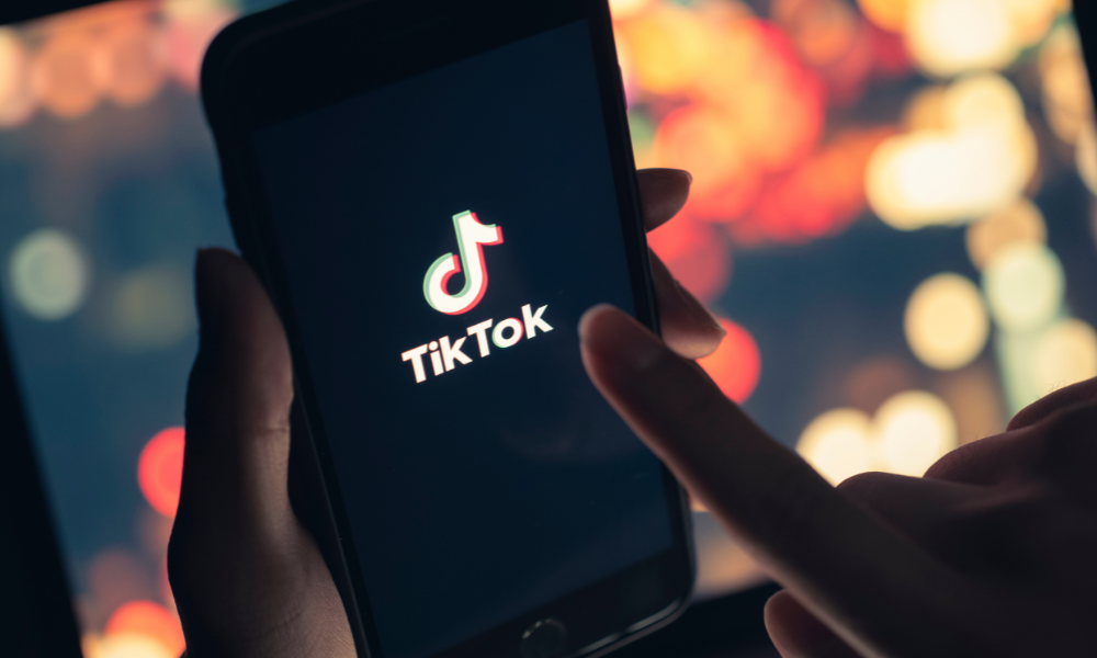 Venta de TikTok: Trump Negocia con Cuatro Grupos