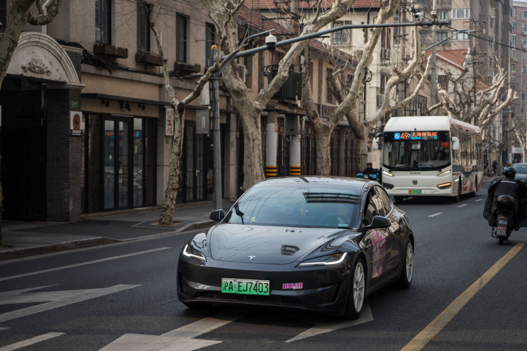 Tesla inicia pruebas de robotaxis FSD supervisados en Austin y Bay Area